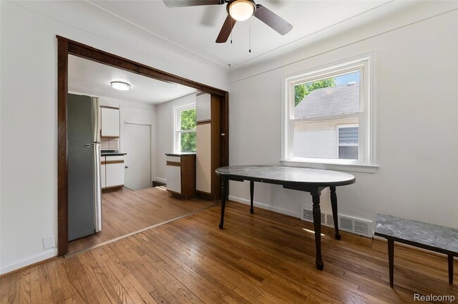 Building Photo - 15450 Lola Dr