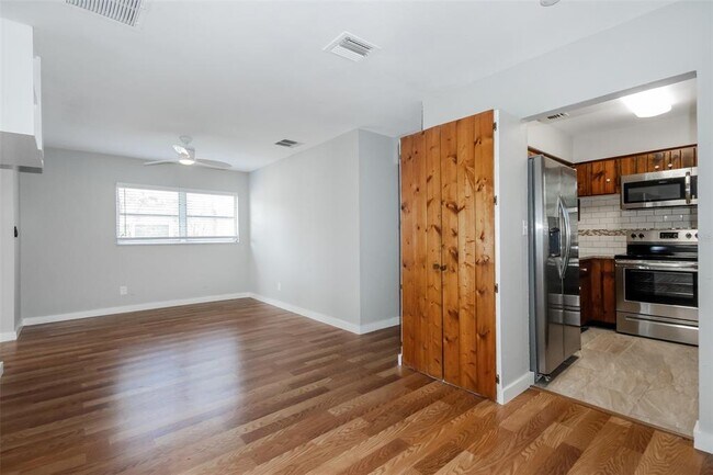 Building Photo - 657 59th St S