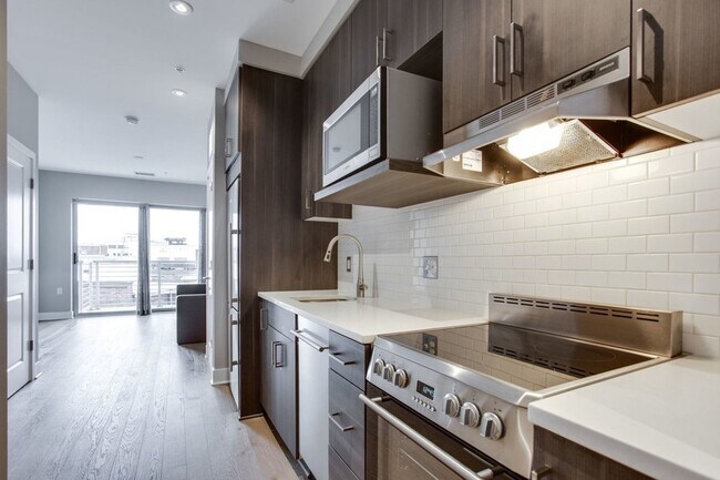 Primary Photo - 2550 17th St NW