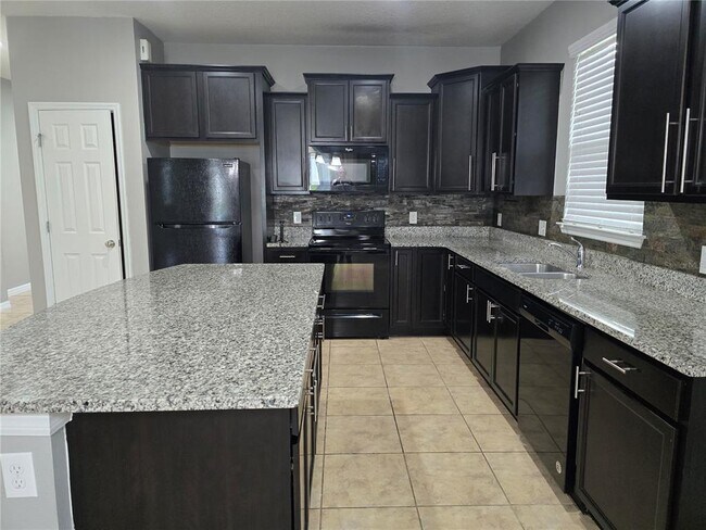 Building Photo - 3905 Baja Dr