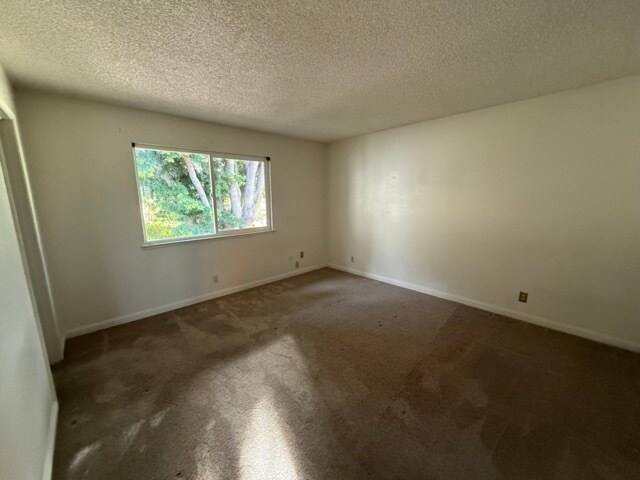 Building Photo - 618 Lakehaven Ter