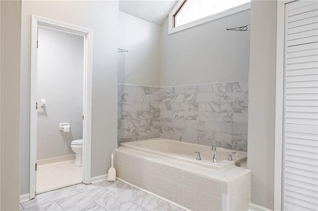 Building Photo - 7766 Hampton Cove