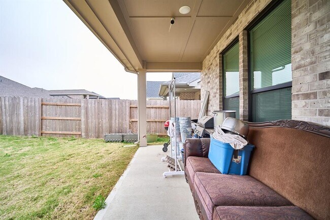 Building Photo - 24819 Yellow Spruce Cir
