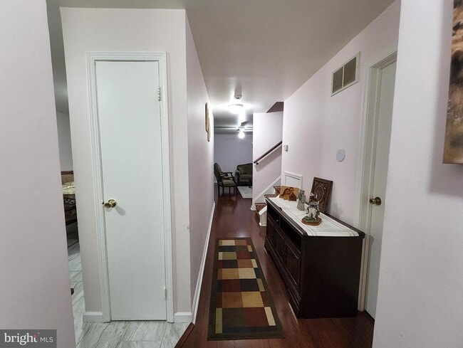 Building Photo - 2 Adam Ct