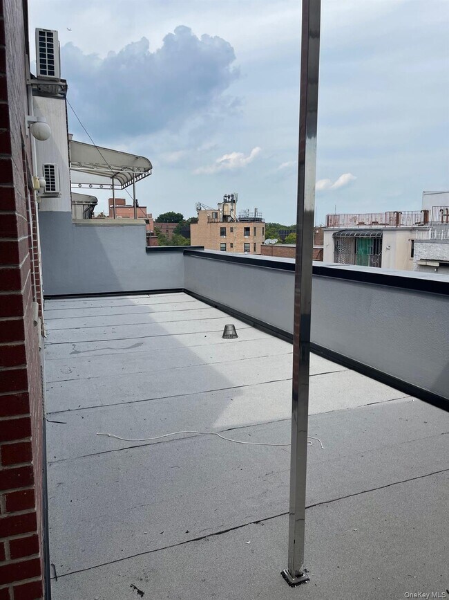 Building Photo - 71-33 162nd St