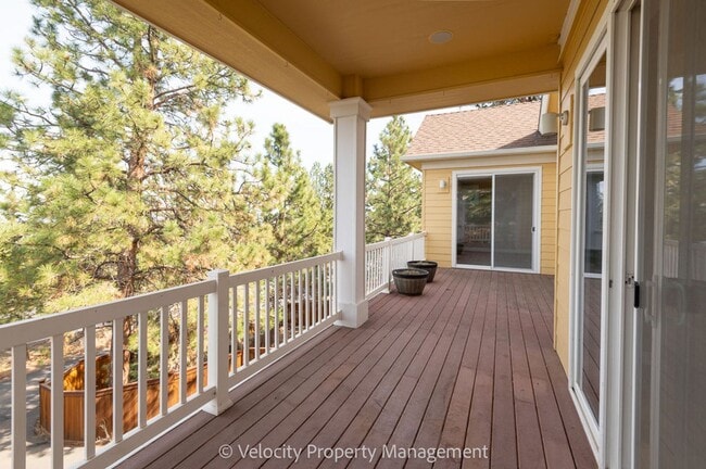 Building Photo - Awbrey Butte Home with Views!