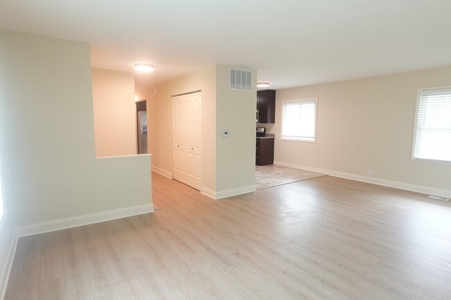 Building Photo - 3743 Country Club Ave