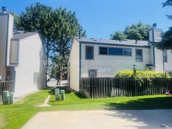 Building Photo - 453 S Kittredge St