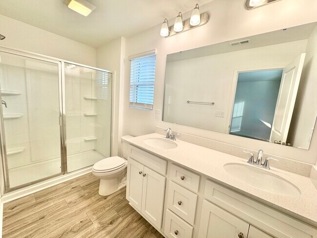 Building Photo - 115 Luna Ln