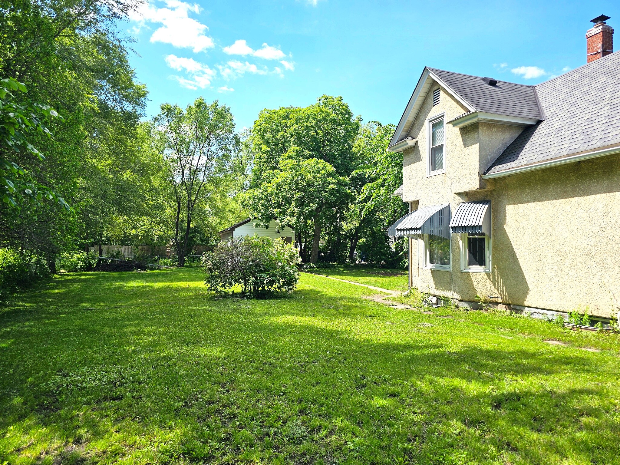 Building Photo - 1388 7th St E