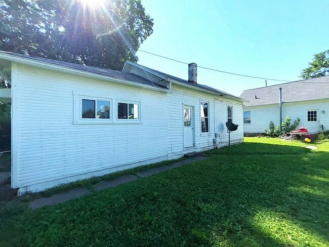 Building Photo - 462 Wood St