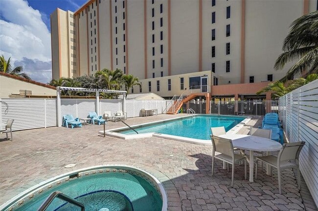Building Photo - 801 S Ocean Dr