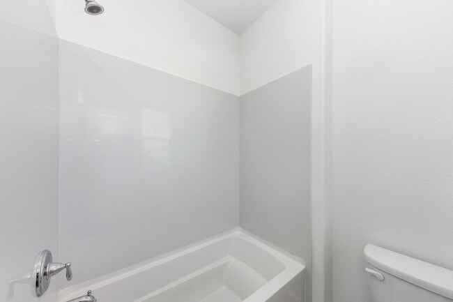 Building Photo - 1680 Southview Dr