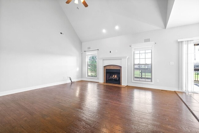 Building Photo - Three Bedroom with Bonus on Exit 8!