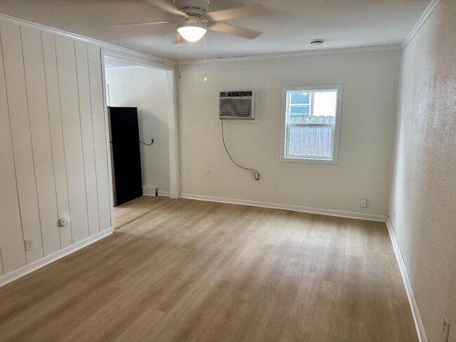 Building Photo - 44 Warrington Ave