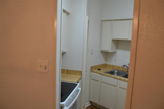 Building Photo - 2021 Spenwick Dr