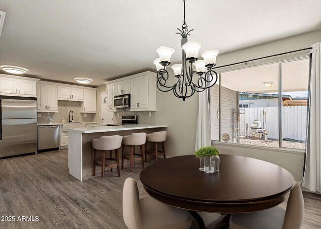Building Photo - 1715 E El Parque Dr