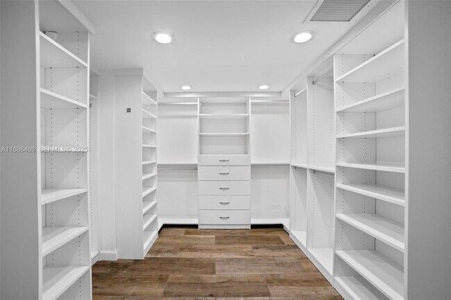 Building Photo - 5000 N Ocean Blvd