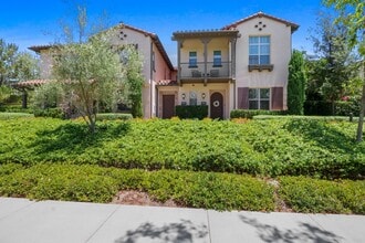 Building Photo - Desirable Eastwood Village Home