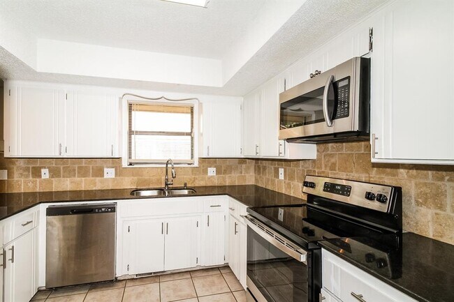 Building Photo - 10101 Mamus Ln