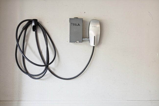 Building Photo - 1231 W Pierce St