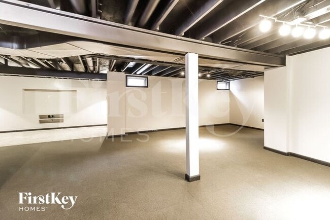Building Photo - 4221 Silver Streak Dr