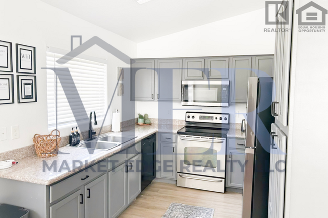 Building Photo - 3Bed/2Bath Furnished Home 2 Car Gar - 19th...