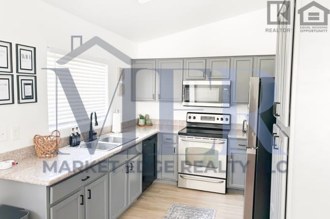 Building Photo - 3Bed/2Bath Furnished Home at 19th Ave & So...