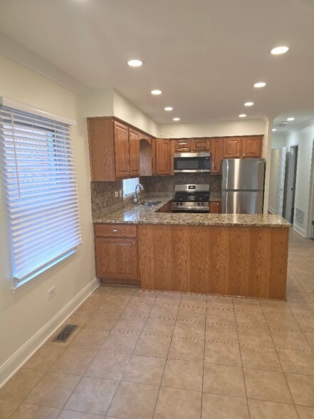 Kitchen - 826 E Capri Dr
