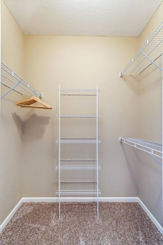 Building Photo - 4788 Holmes St