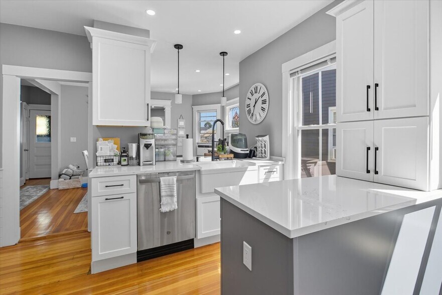 Primary Photo - 663 Adams St