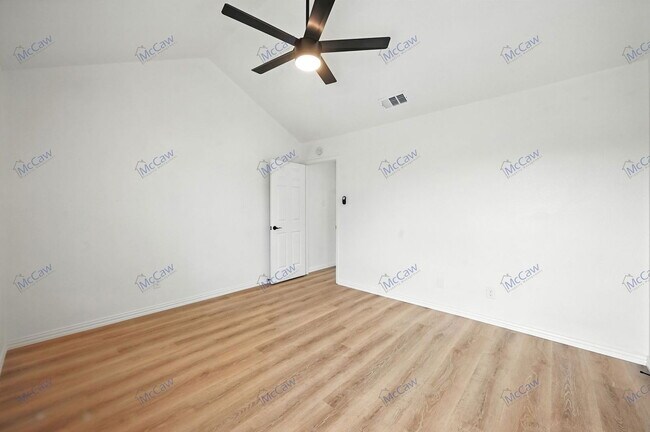 Building Photo - 730 Bluebonnet Dr