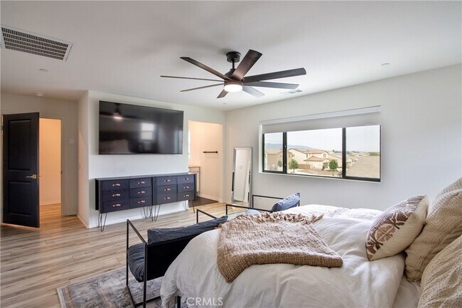 Building Photo - 33063 Table Rock Dr