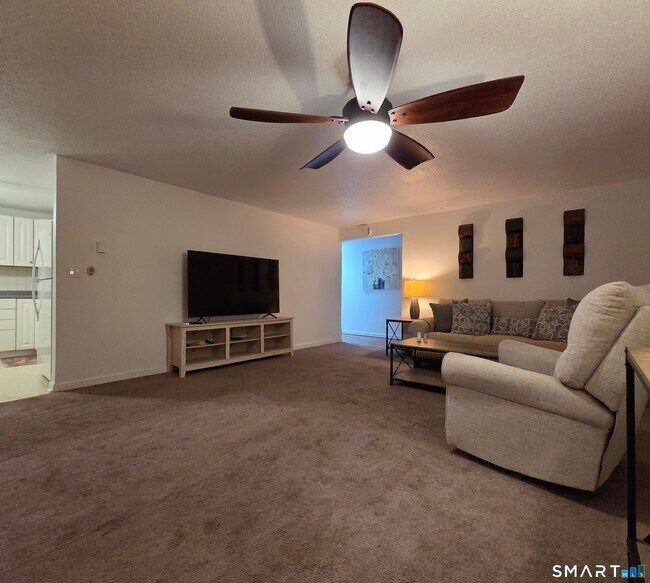 Building Photo - 7 Padanaram Rd