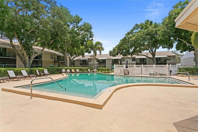 Building Photo - 4506 S Oak Dr