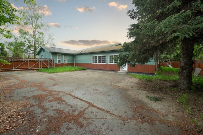 Building Photo - 1324 Zarvis Pl