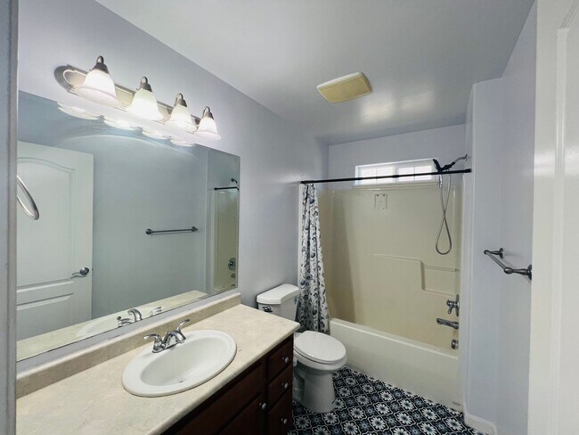 Building Photo - 4 Bedroom 2.5 Bathroom Home w/ Garage In Ferndale!