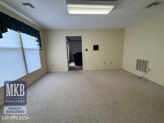 Building Photo - 5056 Catawba Valley Dr