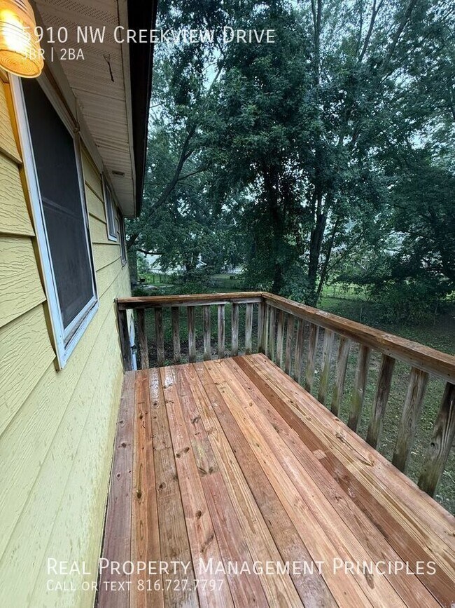 Building Photo - 5910 NW Creekview Drive-