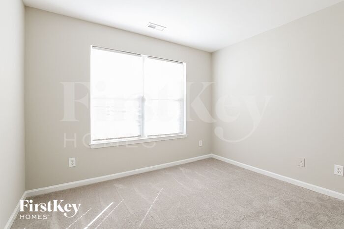 Building Photo - 1400 Chimney Ridge Dr