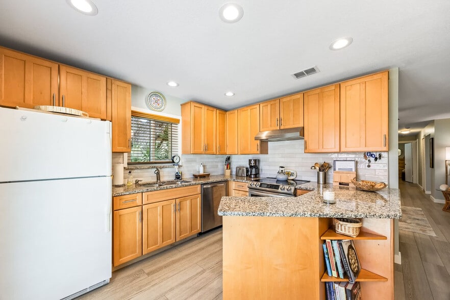 Building Photo - 8754 Honeysuckle Way