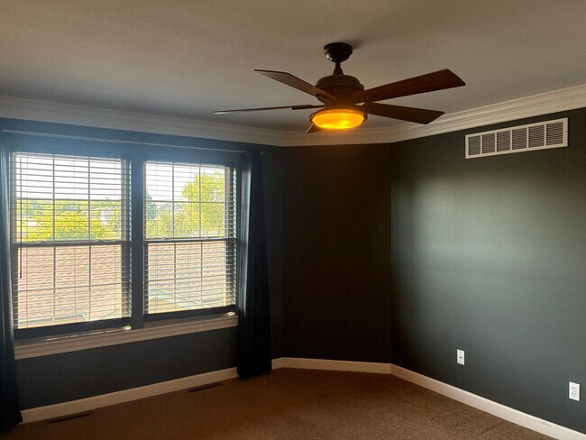 Building Photo - 4207 Gladden Ln