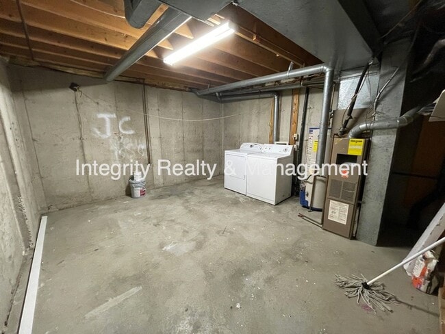 Building Photo - 2626 E Nichols Cir