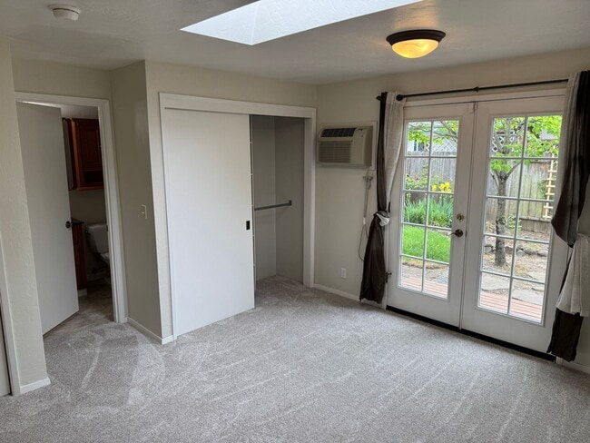 Building Photo - Discover this well-maintained 3-bedroom, 2-bath home in Eugene, OR.