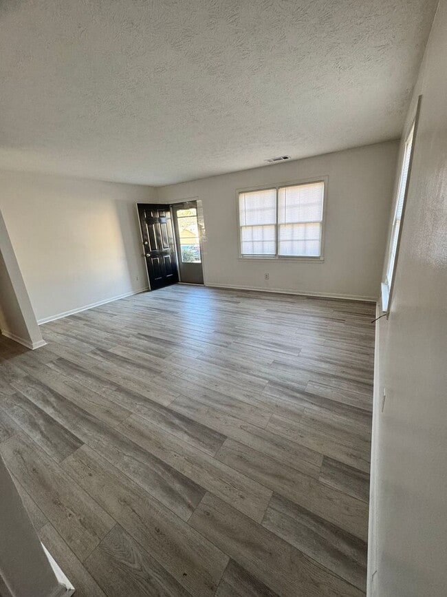 Building Photo - 573 Downing St