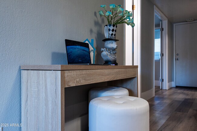 Building Photo - 4150 E Cactus Rd