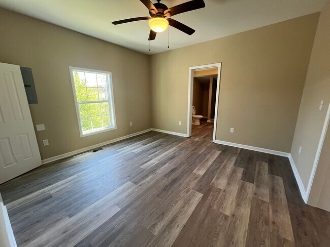 Building Photo - 3 bedroom 2 bathroom off Lurleen Blvd. in Northport