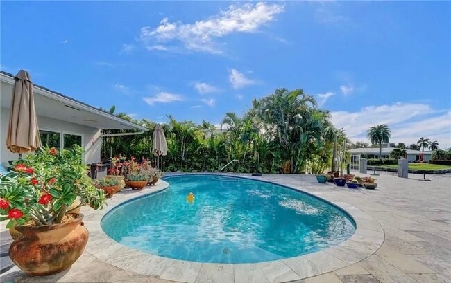 Building Photo - 2830 NE 55th St