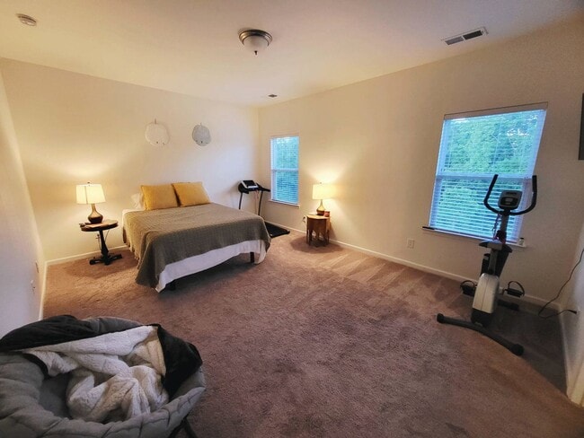 Building Photo - 366 Crandon Rd