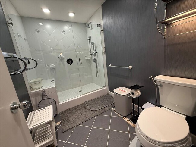 Building Photo - 9960 S Ocean Dr